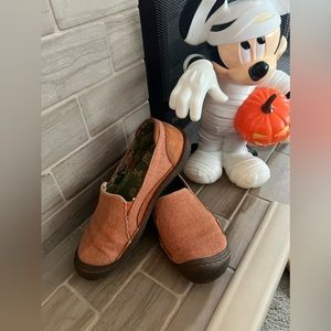 Keen Shoes Slip On Canvas Light Rust Peach size 9